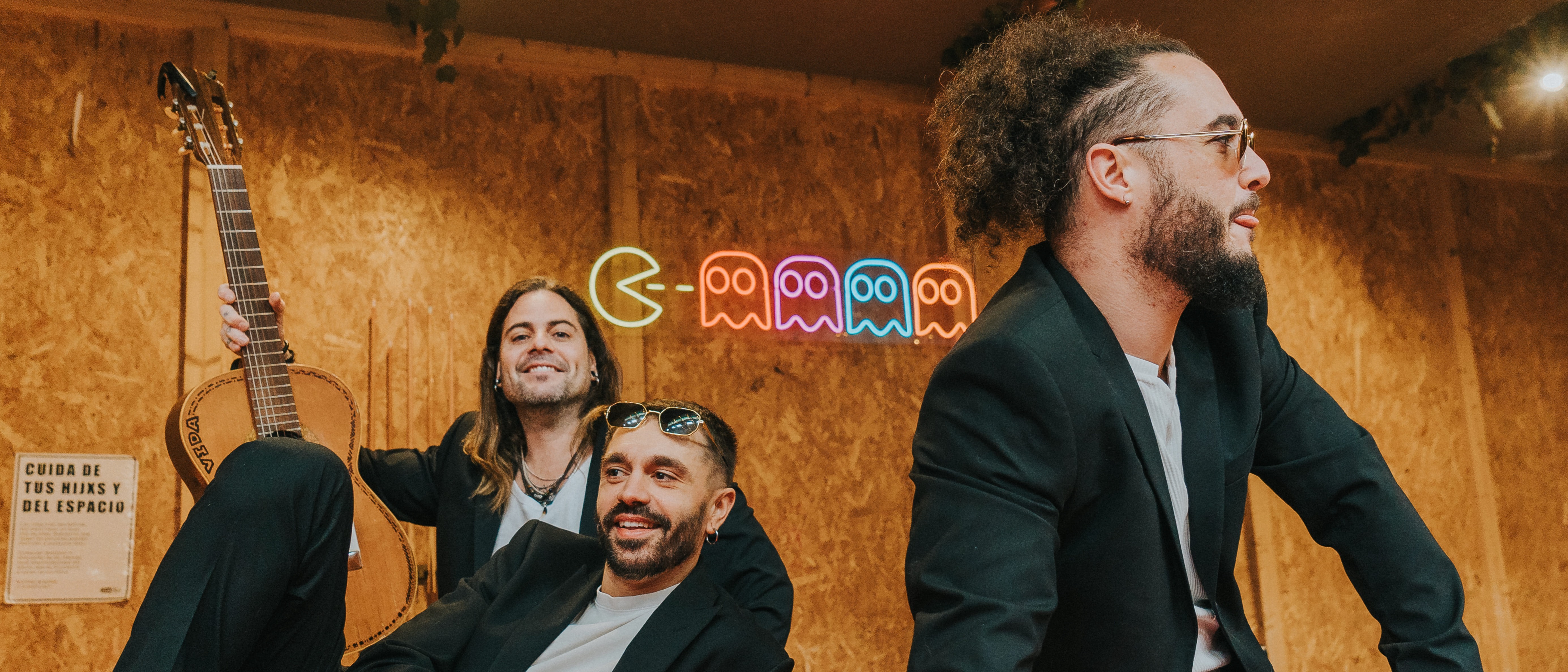 BAMBOLEO TRÍO: VERSIONES DE C. TANGANA, GIPSY KINGS, KIKO VENENO Y MÁS...